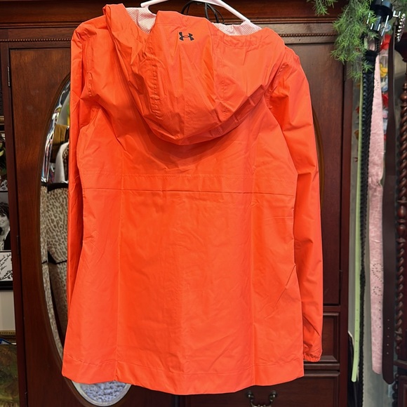 Under Armour NWT Orange Rain Jacket, full zip, with hood. Women’s Small - Picture 12 of 13